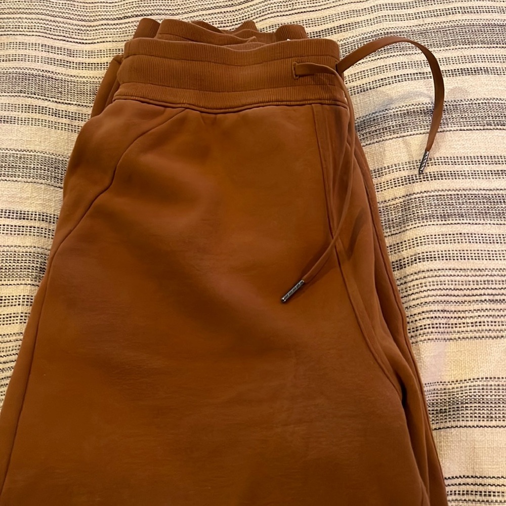 EUC lululemon high waisted scuba relaxed fit sweatpants